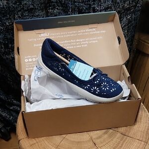JBU Women's Navy Florence Shoes